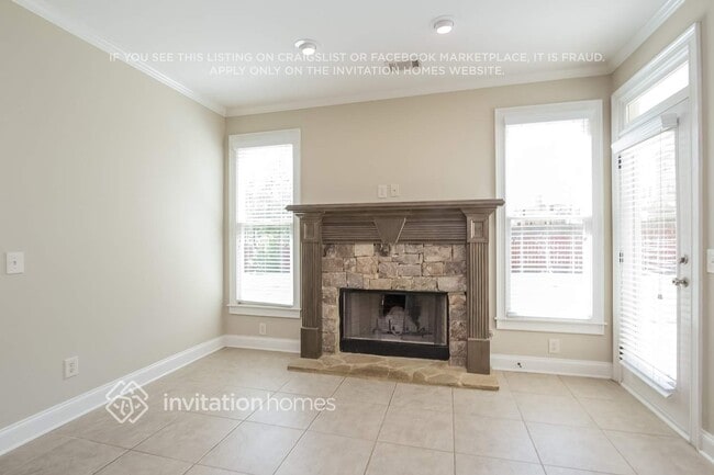 Building Photo - 114 Silver Top Dr SE