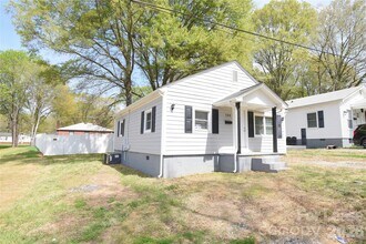 Building Photo - 508 E Webb St