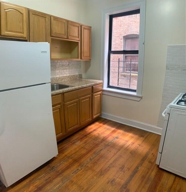 Foto del edificio - 2 bedroom in BRONX NY 10468