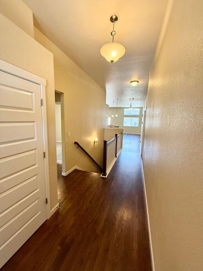 Foto del edificio - Beautifully Maintained 5 Bed, 3 Bath Home in Loveland!