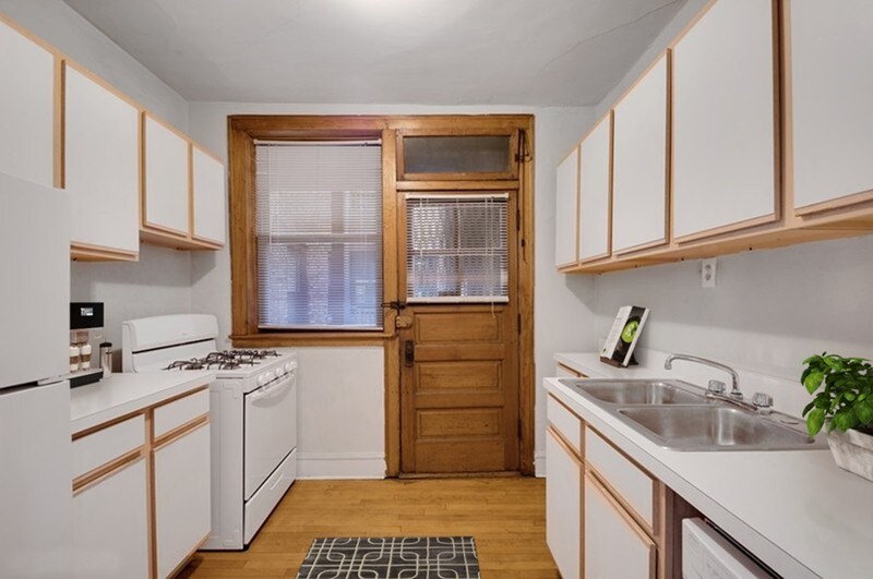 Primary Photo - 1450 W Byron St