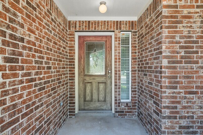 Foto del edificio - 3 Bedroom in Kyle with Fresh Paint Through...