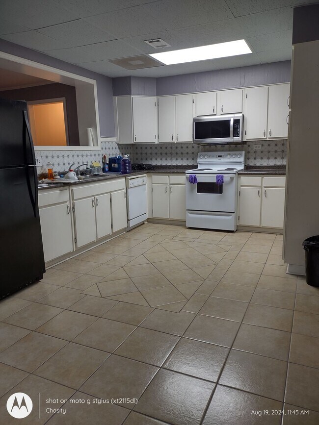 Foto del edificio - 829 W Oak Ave