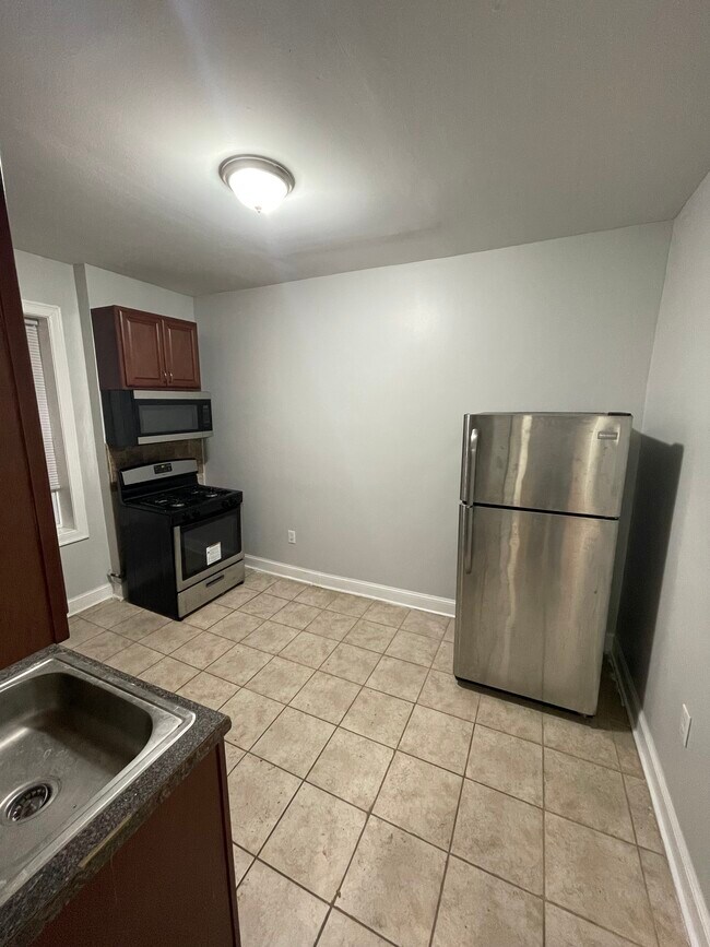 Unit 8 - 384 Baldwin Ave