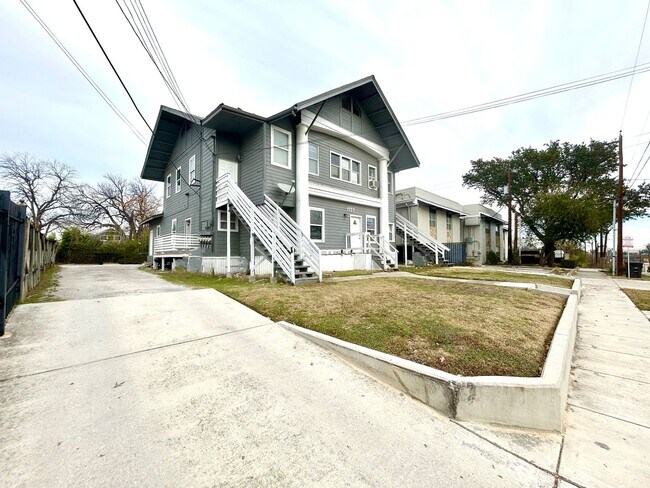 Foto del edificio - **APPLICATION RECEIVED** Available Now! 2 ...