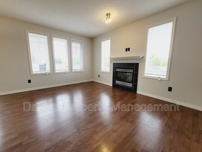 Photo du bâtiment - 3209 Whitelaw Dr NW