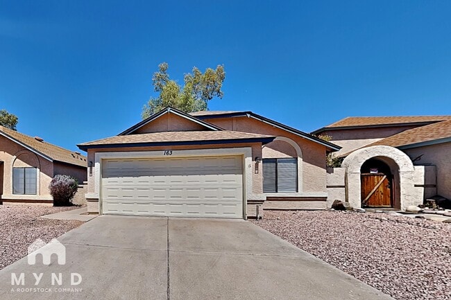 Building Photo - 921 S Val Vista Dr
