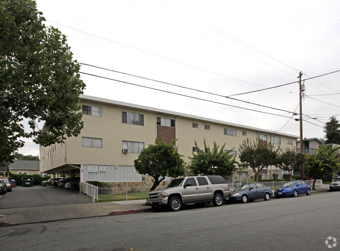 Building Photo - Cypress Garden Apartments