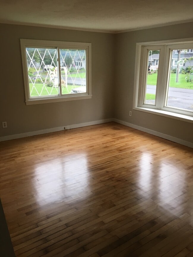 Building Photo - 103 Ivon Dr