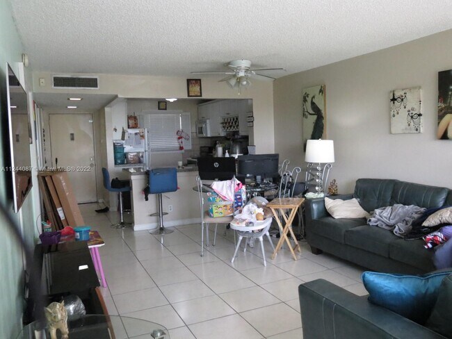 Foto del edificio - 2322 S Cypress Bend Dr
