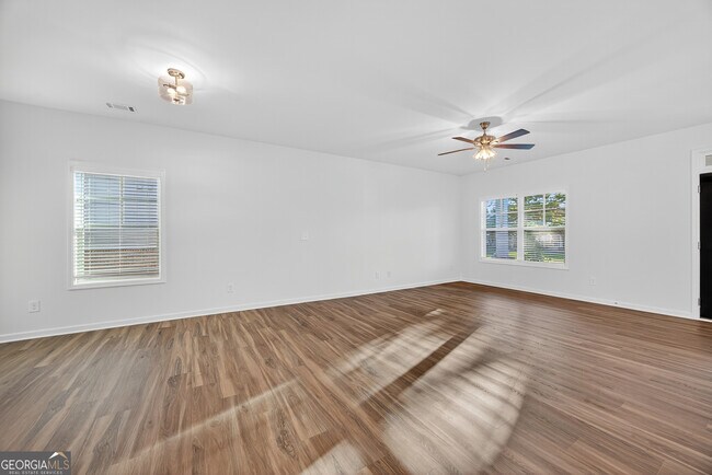 Building Photo - 5107 Hollybrook Rd SE