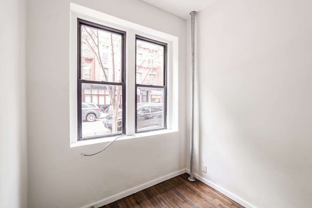 Primary Photo - 180 Thompson St