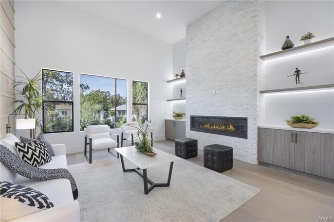 Foto del edificio - 16706 Magnolia Blvd