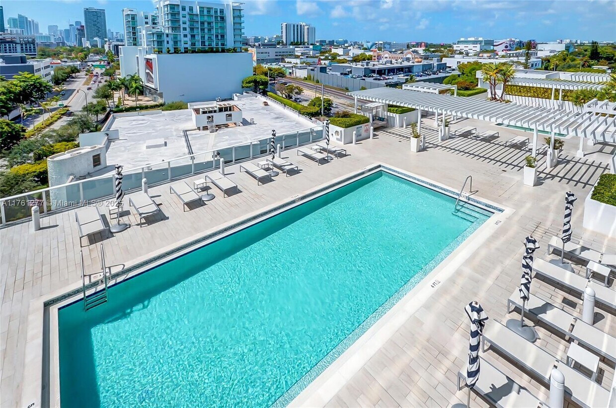 Primary Photo - 4250 Biscayne Blvd