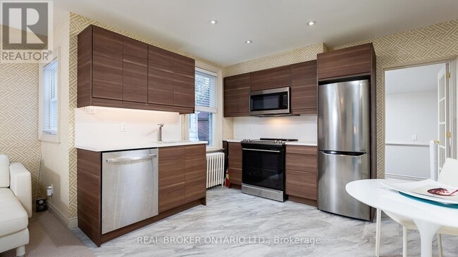 Photo du bâtiment - 583 Indian Rd