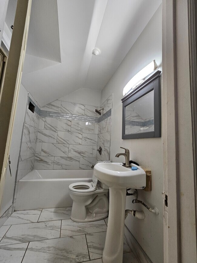 444 Rutledge St, Gary, IN 46404 House Rental in Gary, IN