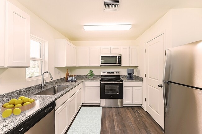 Foto del edificio - 3007 E 17th St