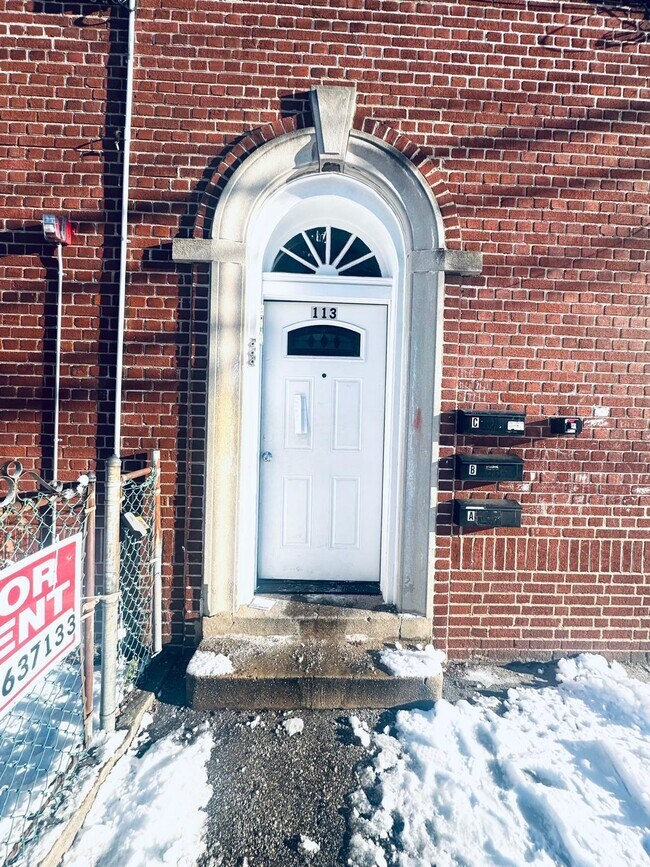 Building Photo - 113 Mallory Ave