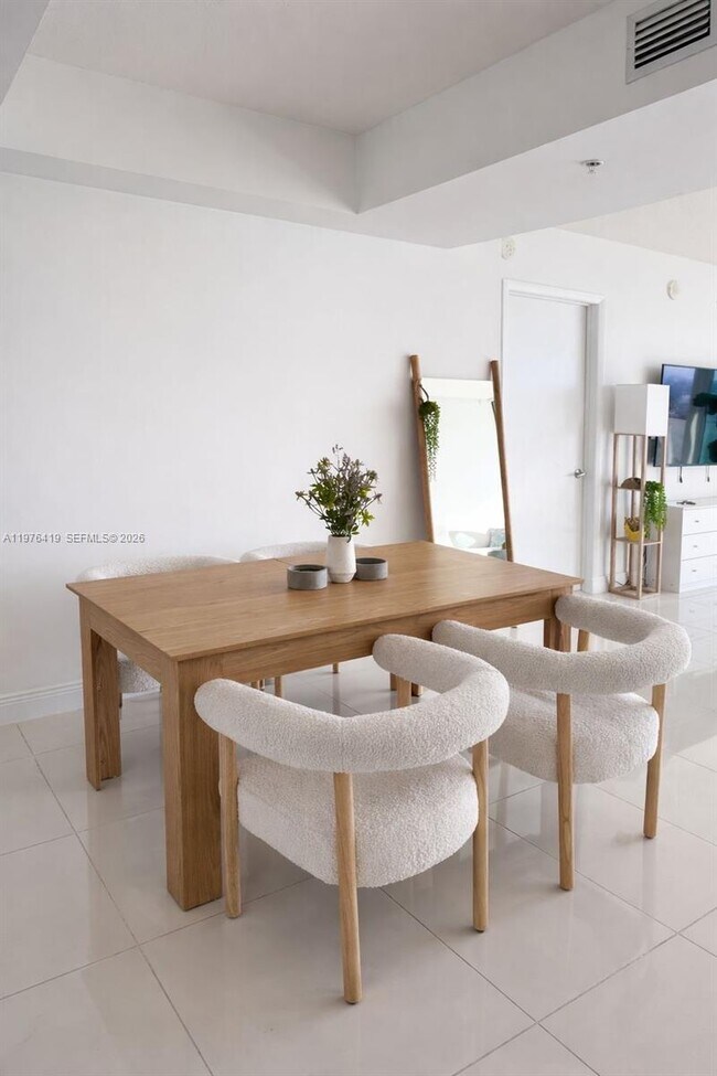 Foto del edificio - 1861 NW S River Dr