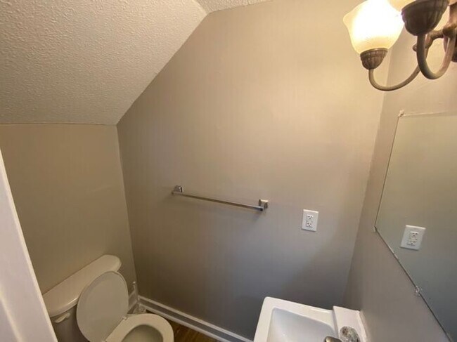 Foto del edificio - Updated 2 bedroom in convenient Durham loc...