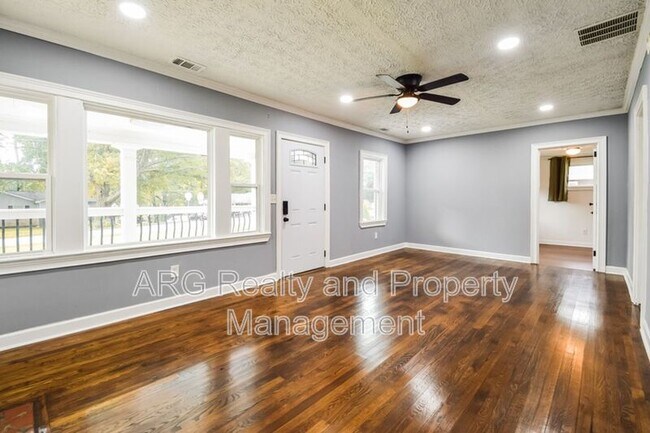 Building Photo - 1883 Camellia Dr