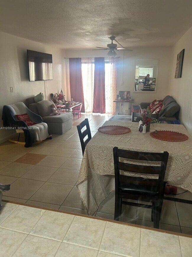 Foto del edificio - 1910 W 56th St