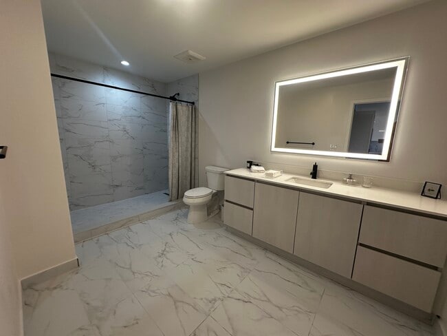 Building Photo - 108 SE 3rd Ave