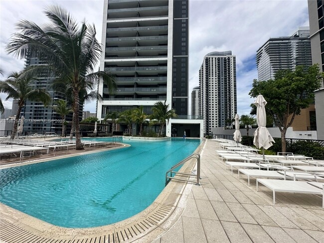 Foto del edificio - 601 NE 1st Ave