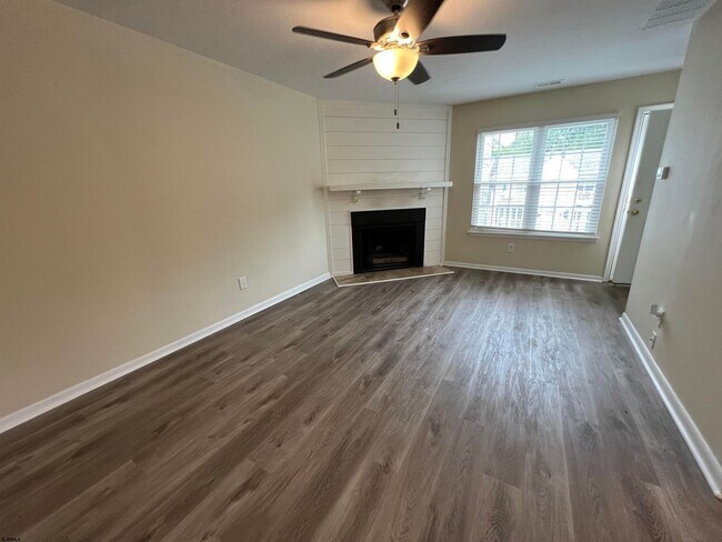 Building Photo - 226 London Ct