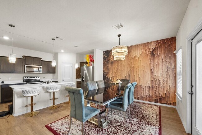 Foto del edificio - 205 FieldTrail Ln