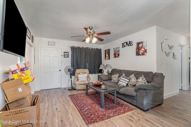 Building Photo - 3 br, 1 bath House - 1172 Wild Rose Dr NE