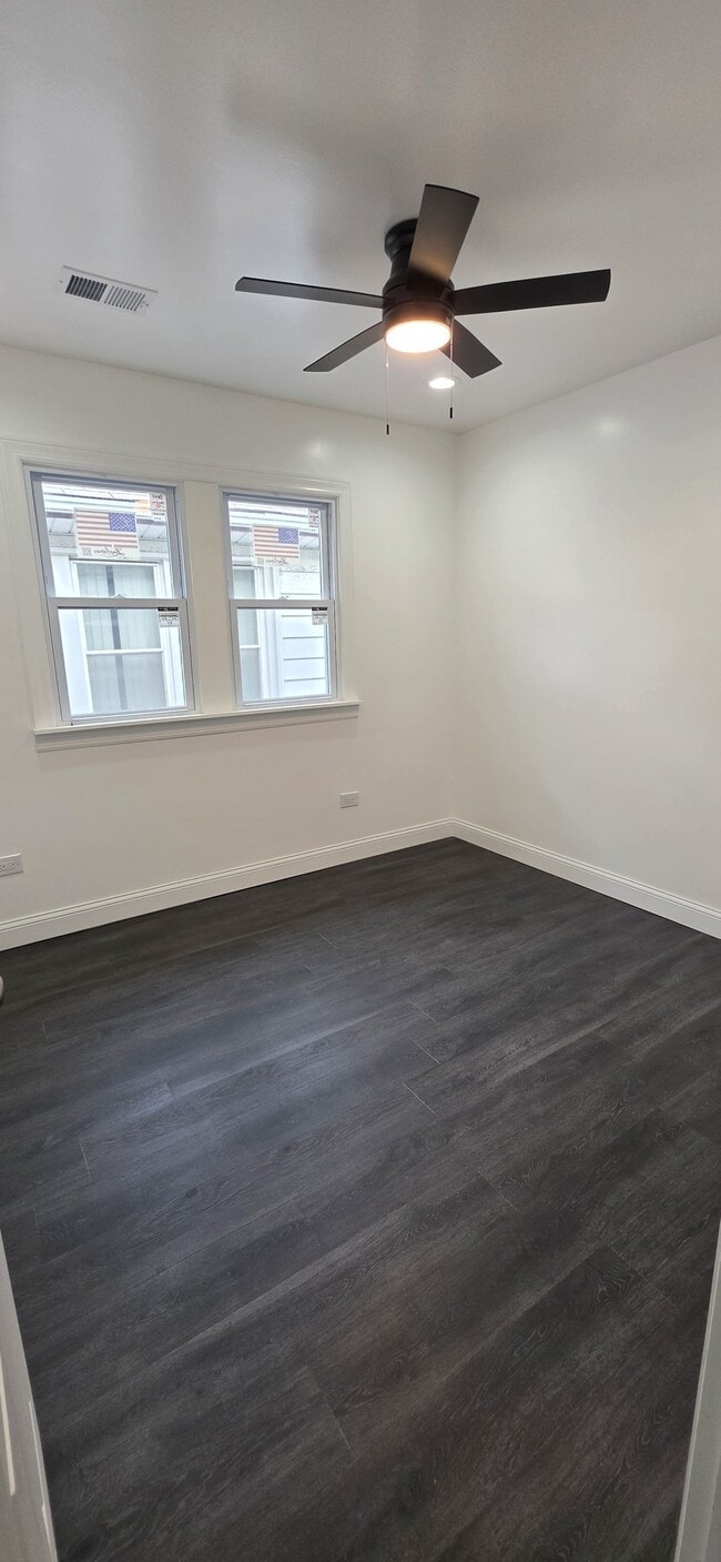 Building Photo - 22 E 101st Pl