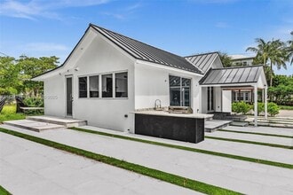 Building Photo - 394 SE 5th Ave