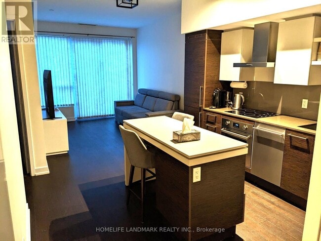 Building Photo - 1030 King St W