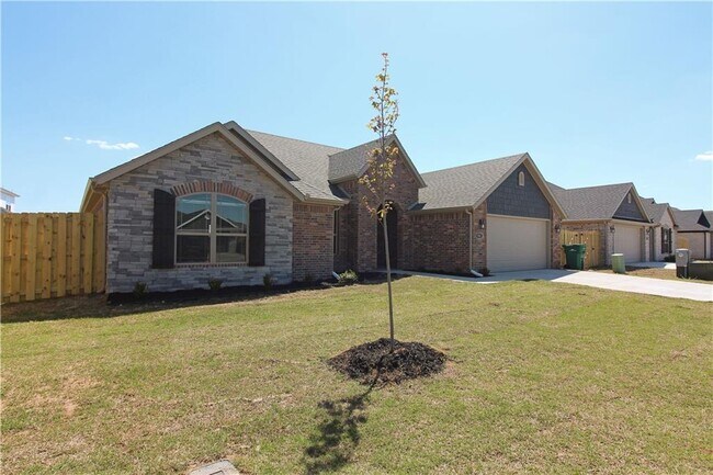 Building Photo - 931 Sassafras Ln
