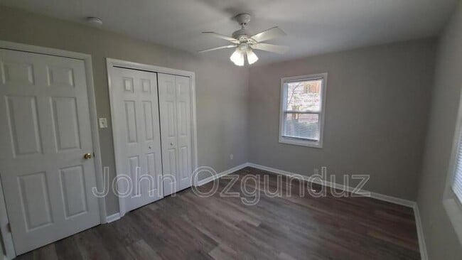 Building Photo - 813 S Blount St