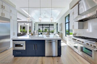 Building Photo - 10720 Vanderbilt Dr