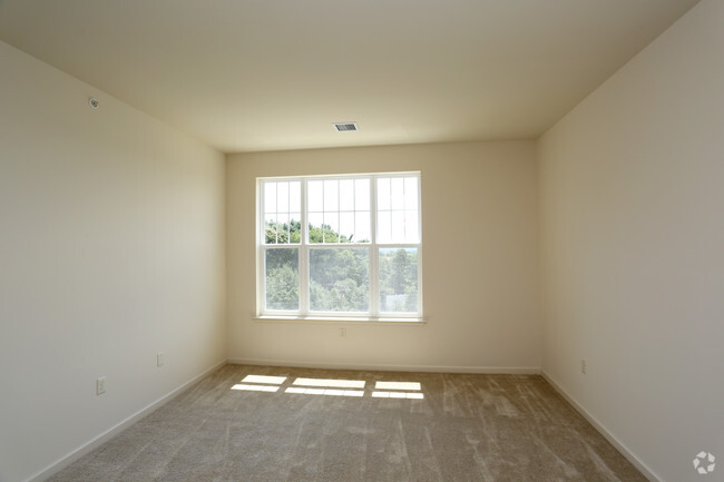 The Azalea-Master Bedroom - Holly Tree