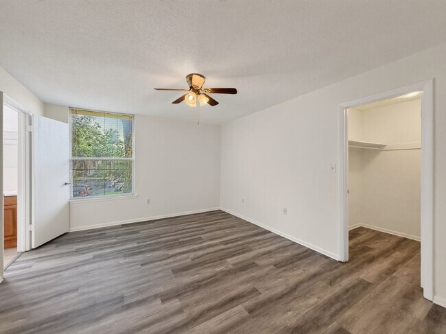 Building Photo - 518 Orange Dr