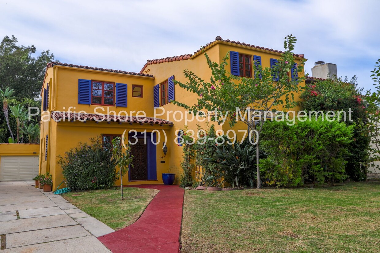 Foto principal - Gorgeous Mediterranean Two-Story Home in t...