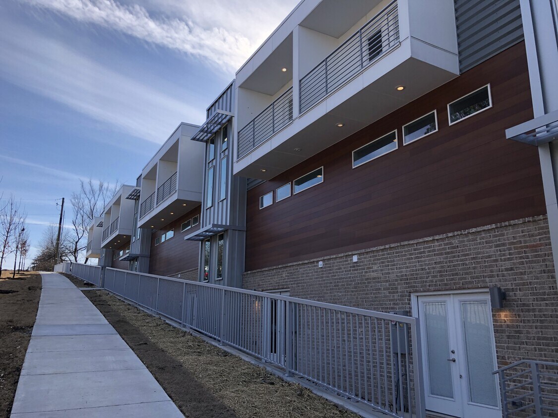 Primary Photo - Hog Trough Townhouses