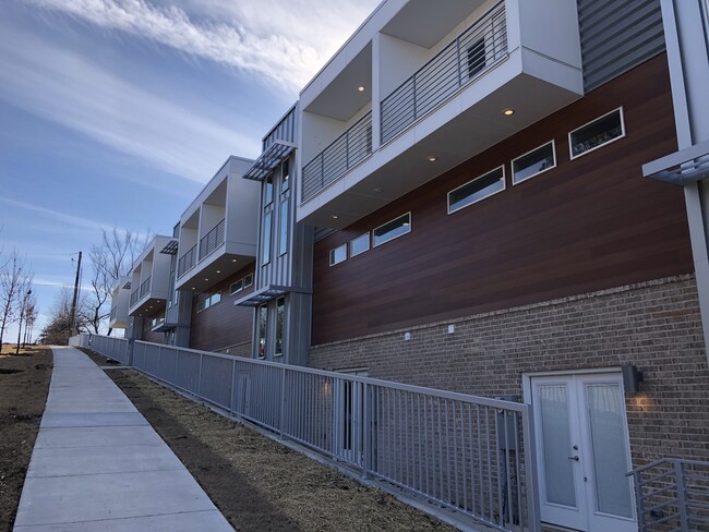 Building Photo - Hog Trough Townhouses