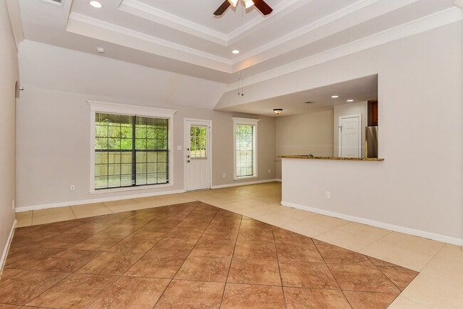 Foto del edificio - 543 Lakeside Dr