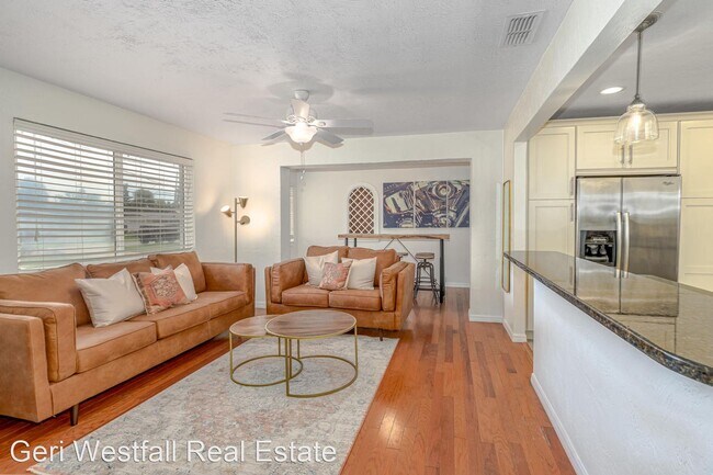 Foto del edificio - 4 br, 2.5 bath House - 486 Cedar St.