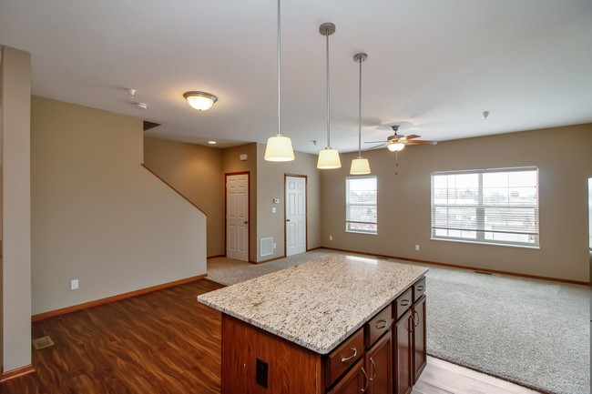 Building Photo - Maplewood Townhouses