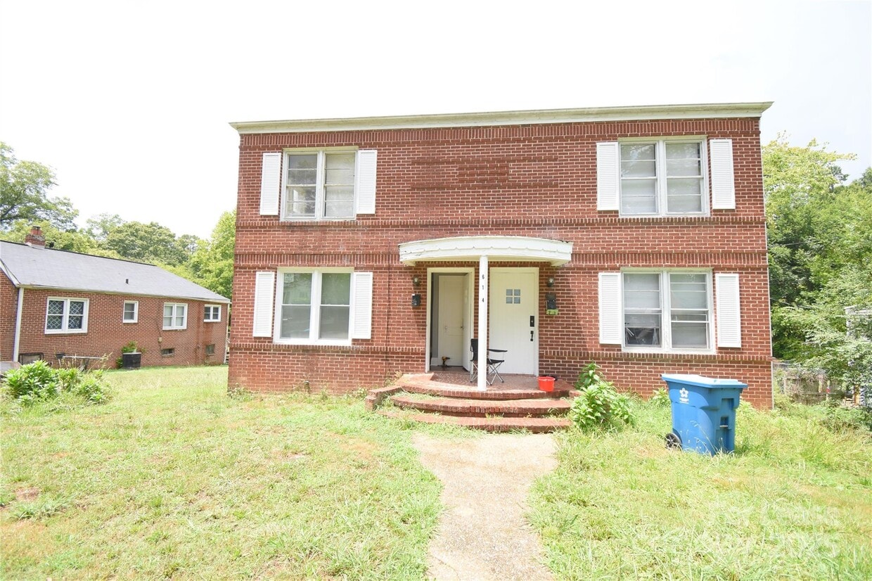 Primary Photo - 614 N Ellis St