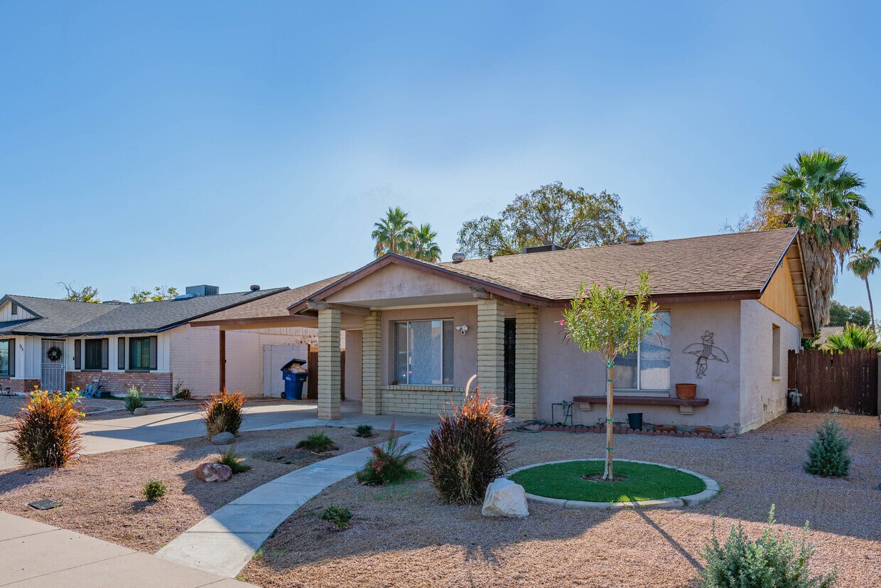 Primary Photo - 2035 E Cornell Dr