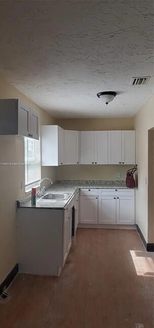 Foto del edificio - 347 NW 6th Ave