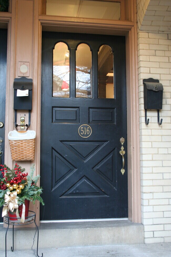 Building Photo - 516 Saint James Pl