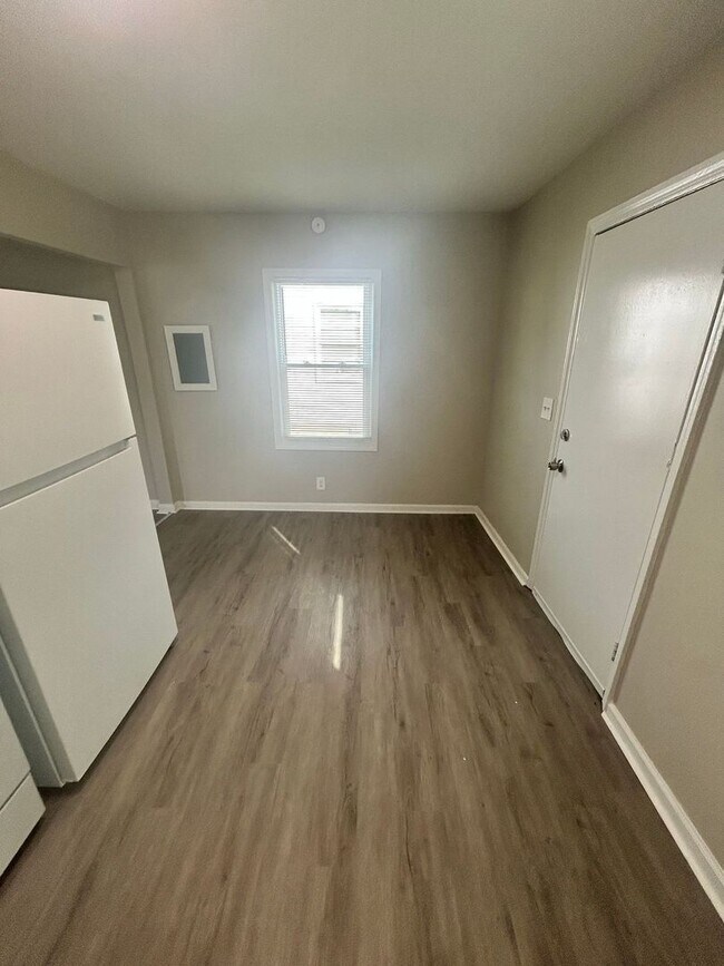 Foto del edificio - 2 Bedroom 1 Bath Just Renovated with New A...